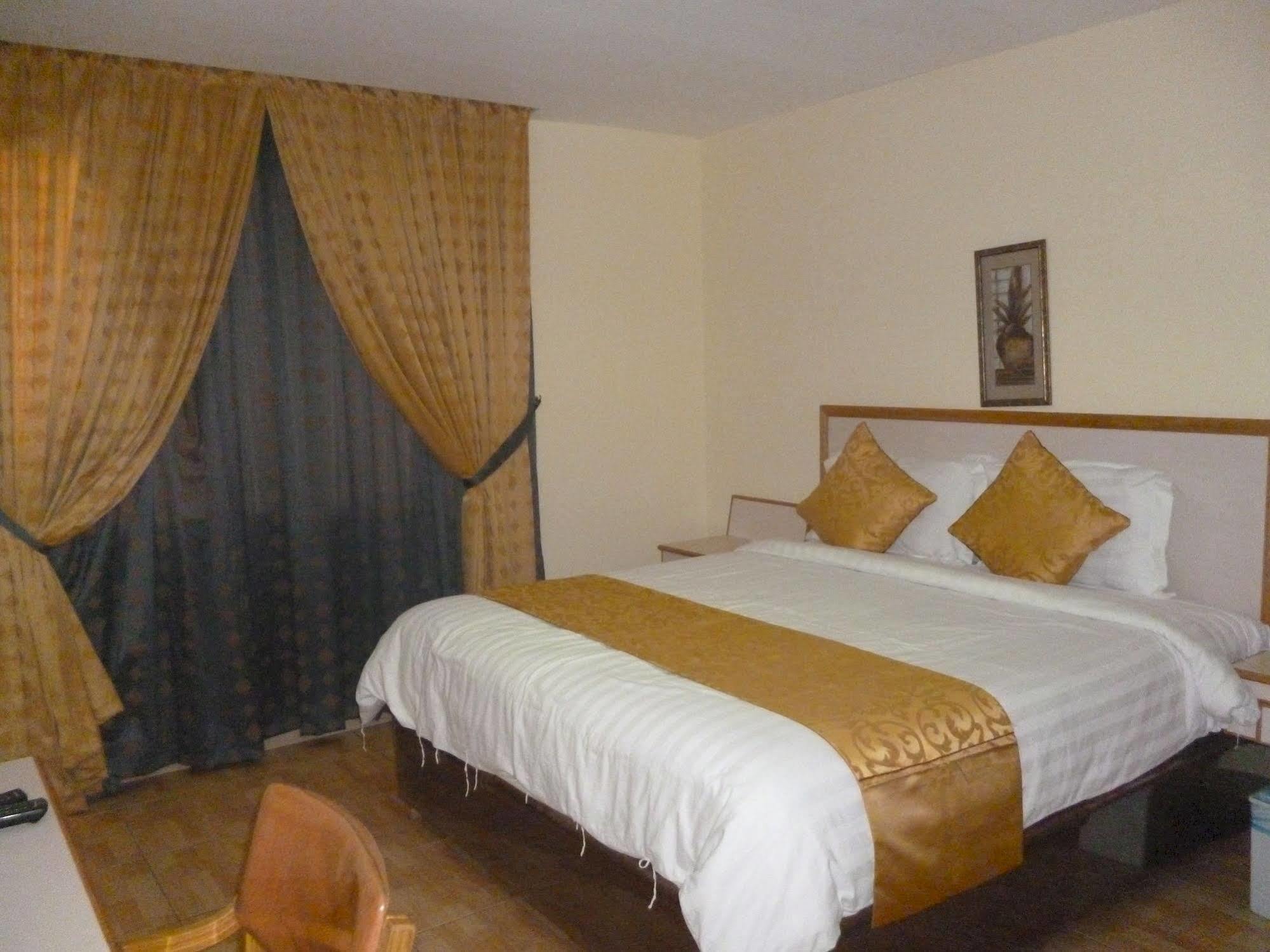 Mansour Plaza Hotel Apartments Даммам Екстер'єр фото