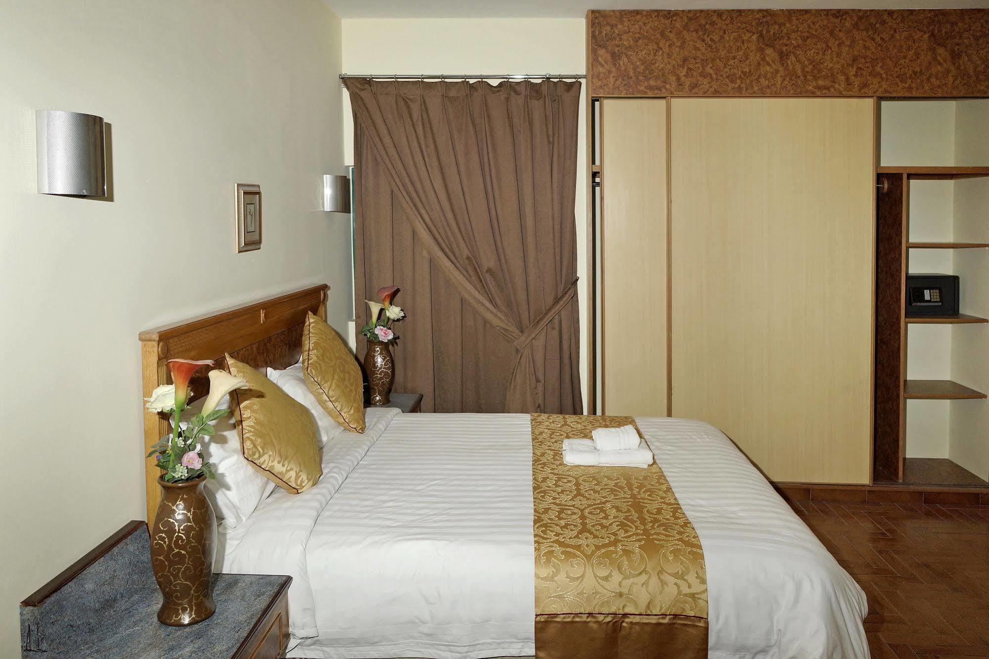 Mansour Plaza Hotel Apartments Даммам Екстер'єр фото